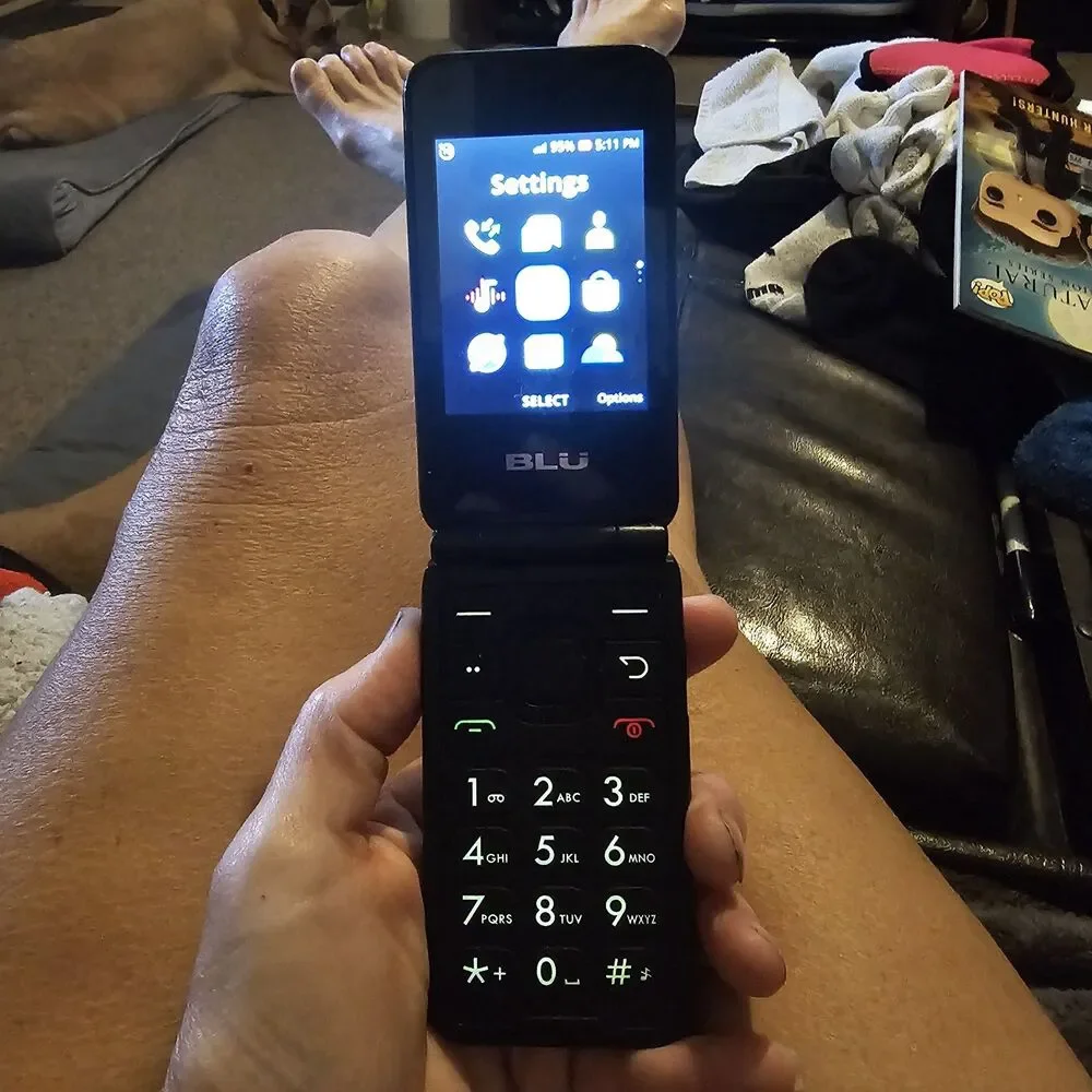 Blu Flex 8GB Prepaid Flip Phone Black, TracFone